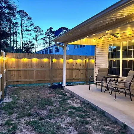 Quaint Home Close To The Bay